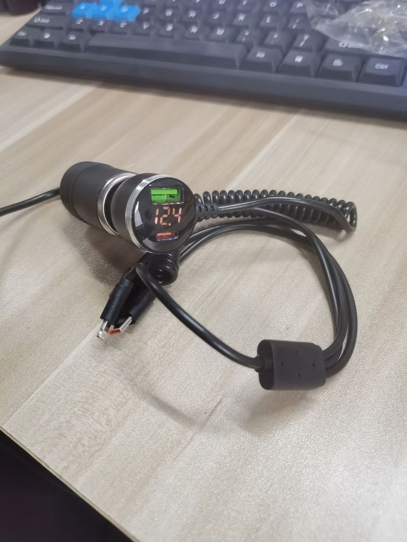 New digital car charger with one to three cable 100W super fast charging_autovado.com