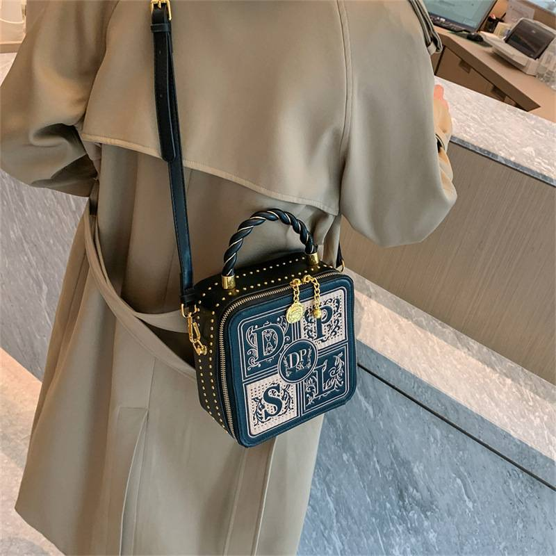 Niche Design Embroidered Vintage Style Letter Handbag Shoulder Crossbody Women's Bag_autovado.com