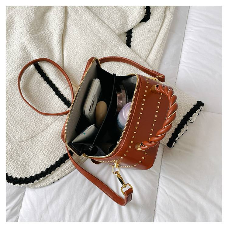 Niche Design Embroidered Vintage Style Letter Handbag Shoulder Crossbody Women's Bag_autovado.com