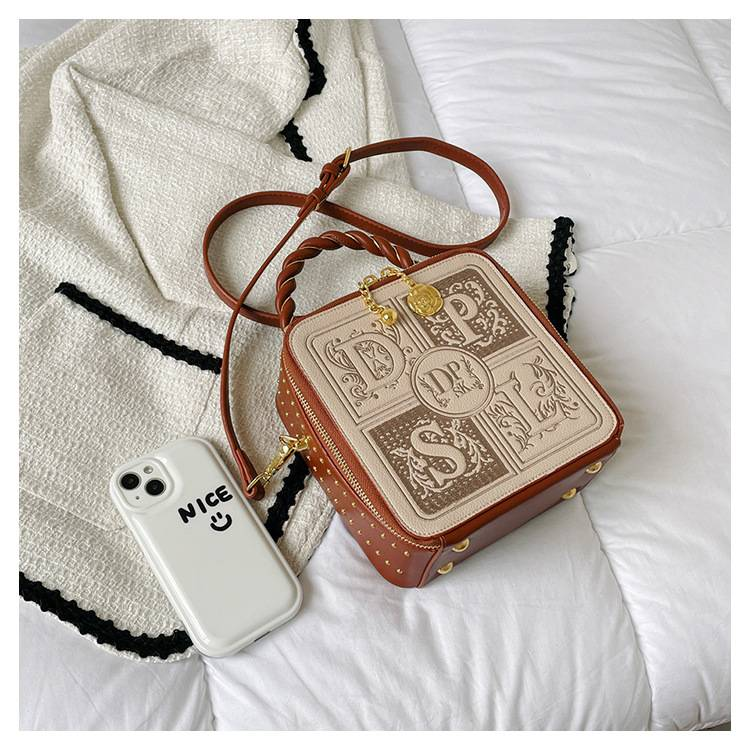 Niche Design Embroidered Vintage Style Letter Handbag Shoulder Crossbody Women's Bag_autovado.com