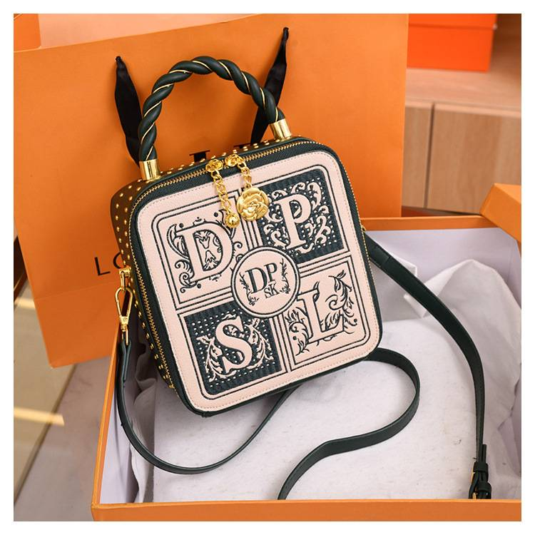 Niche Design Embroidered Vintage Style Letter Handbag Shoulder Crossbody Women's Bag_autovado.com