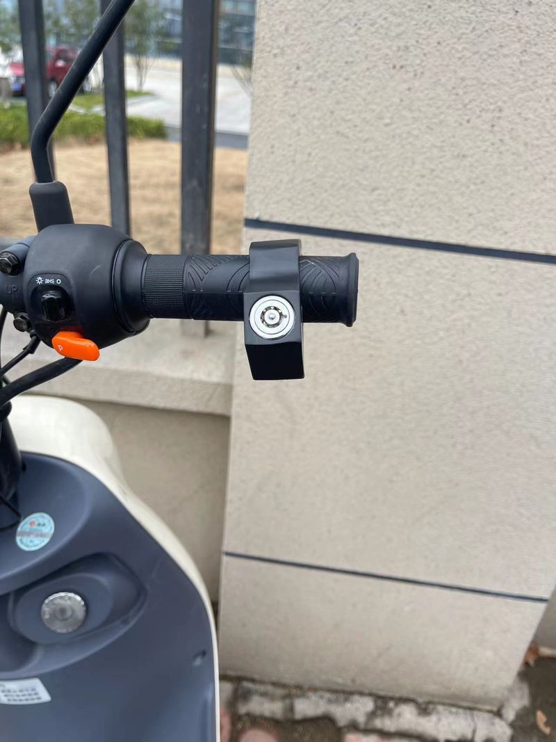 Electric Scooter Brake With Rope Pendant Safety Helmet Handlebar Motorcycle Waterproof Anti-theft Handle Horn Lock_autovado.com