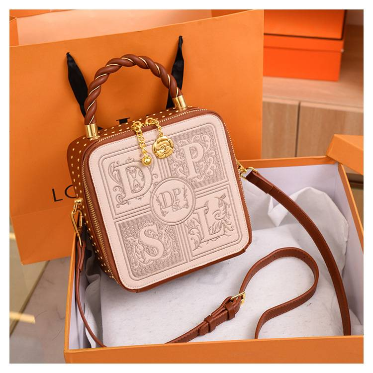 Niche Design Embroidered Vintage Style Letter Handbag Shoulder Crossbody Women's Bag_autovado.com