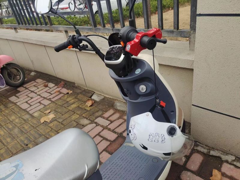 Electric Scooter Brake With Rope Pendant Safety Helmet Handlebar Motorcycle Waterproof Anti-theft Handle Horn Lock_autovado.com