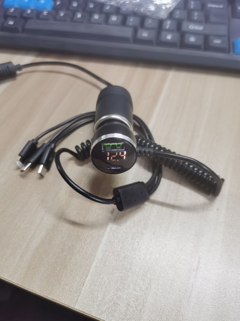 New digital car charger with one to three cable 100W super fast charging_autovado.com