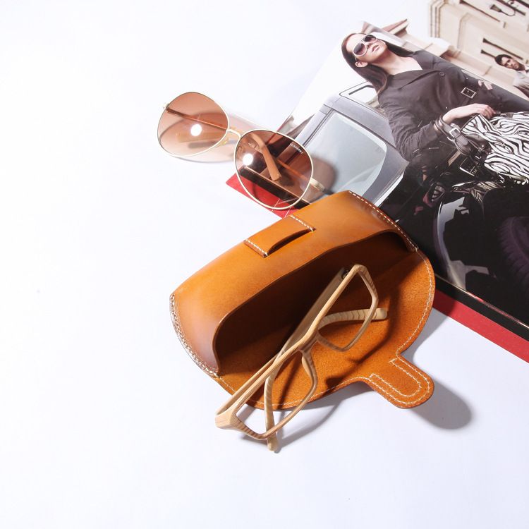 Unisex Cowhide handmade glasses case Vintage glasses with tanned tree paste glasses case_autovado.com