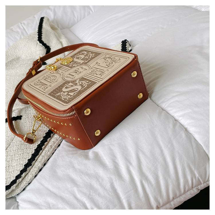 Niche Design Embroidered Vintage Style Letter Handbag Shoulder Crossbody Women's Bag_autovado.com