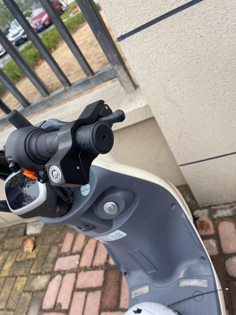 Electric Scooter Brake With Rope Pendant Safety Helmet Handlebar Motorcycle Waterproof Anti-theft Handle Horn Lock_autovado.com