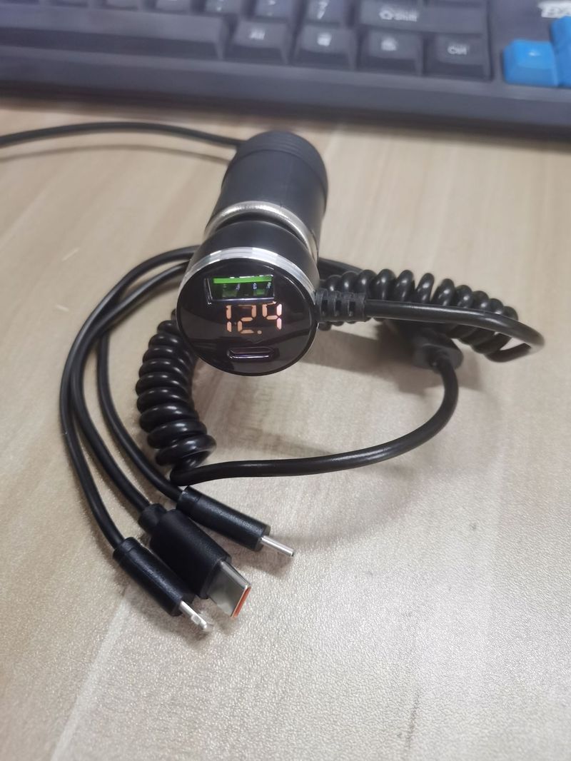 New digital car charger with one to three cable 100W super fast charging_autovado.com