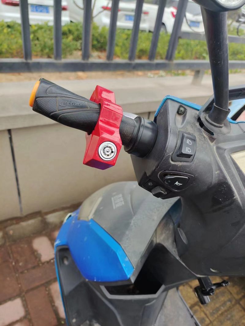 Electric Scooter Brake With Rope Pendant Safety Helmet Handlebar Motorcycle Waterproof Anti-theft Handle Horn Lock_autovado.com