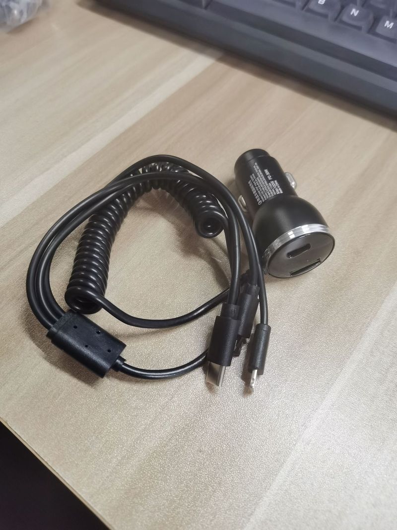 New digital car charger with one to three cable 100W super fast charging_autovado.com