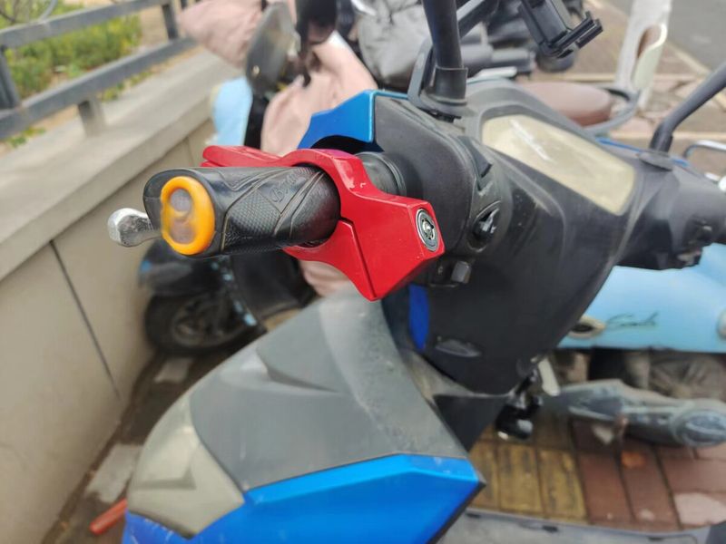 Electric Scooter Brake With Rope Pendant Safety Helmet Handlebar Motorcycle Waterproof Anti-theft Handle Horn Lock_autovado.com