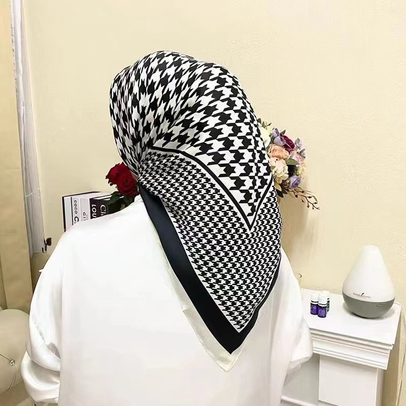 Unisex All vintage chain printed silk scarf satin color 90cm fashion square shawl woman_autovado.com