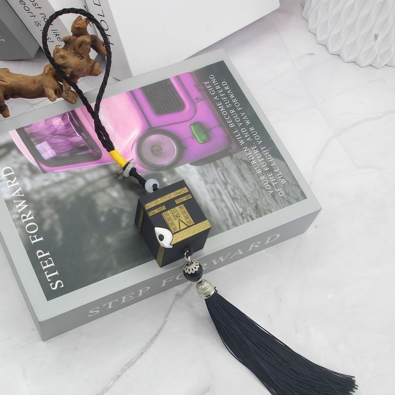 Traditional Chinese Style Car Hanging Ornament - Resin Pendant Decor For Rearview Mirror (Green/Yellow/Black Stone/Architecture Design)_autovado.com